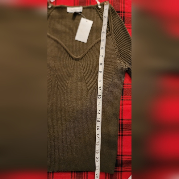 Hooked Up Ribbed Sweetheart Neckline Sweater Camo Green NWT Size Small - Picture 5 of 5
